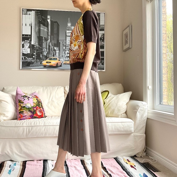 Leopard/jungle print silky front knit short sleeve top - Picture 5 of 15